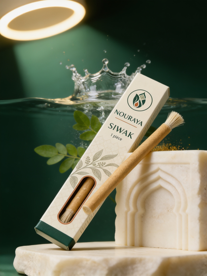 Siwak NOURAYA sorti de son étui, fibres effilochées prêtes à l'usage
